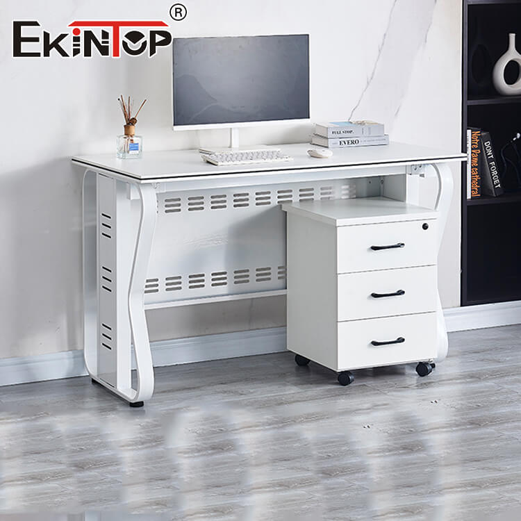 The Popular Trend of Metal Computer Desks: A Fusion of Minimalist Aesthetics and Industrial Style